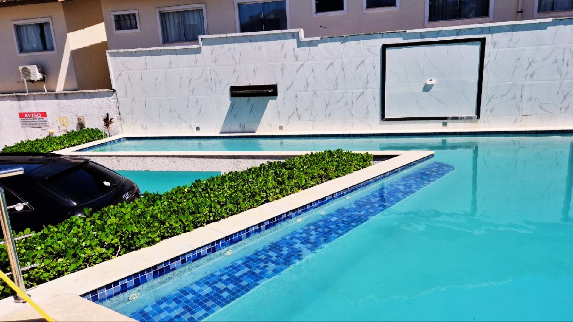 Área de lazer — piscina